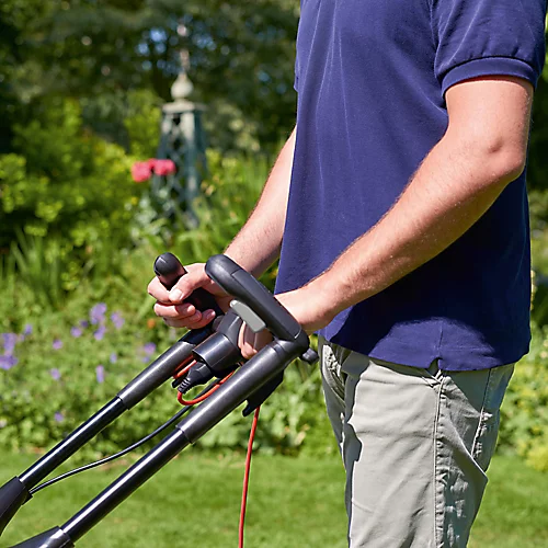 Bosch Rotak Universal 650 Corded Rotary Lawnmower 4 Bosch Rotak Universal 650 Corded Rotary Lawnmower - Image 4