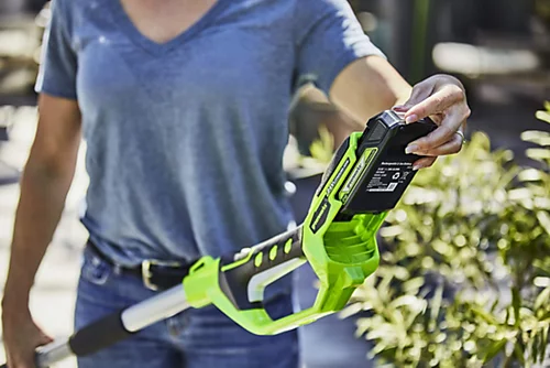 Greenworks Tools 24V 51cm (20") Long Reach Cordless Hedge Trimmer, Split Shaft Includes 2Ah Battery & Economy Charger 3 Greenworks Tools 24V 51cm (20") Long Reach Cordless Hedge Trimmer, Split Shaft Includes 2Ah Battery & Economy Charger - Image 3