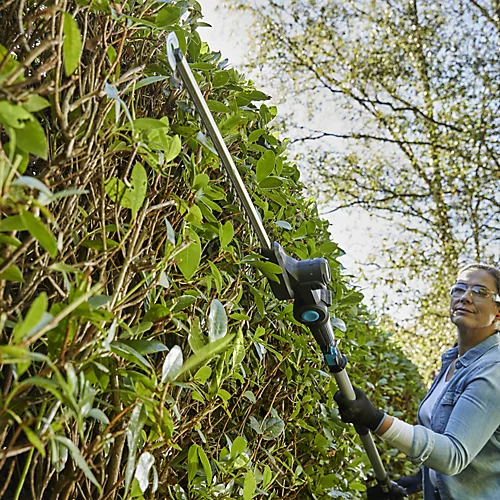 Mac Allister 18V 450mm Cordless Pole Hedge Trimmer MPHT1845-Li - Image 4