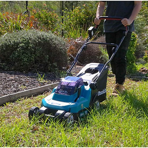 Makita DLM382PG2 18v / 36v LXT Cordless Lithium Battery Lawn Mower 2 X 6.0ah 2 Makita DLM382PG2 18v / 36v LXT Cordless Lithium Battery Lawn Mower 2 X 6.0ah - Image 2