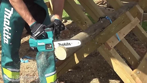 Makita DUC254 18v LXT Cordless Brushless 25cm Chainsaw Top Handle 1 X 5.0ah 4 Makita DUC254 18v LXT Cordless Brushless 25cm Chainsaw Top Handle 1 X 5.0ah - Image 4