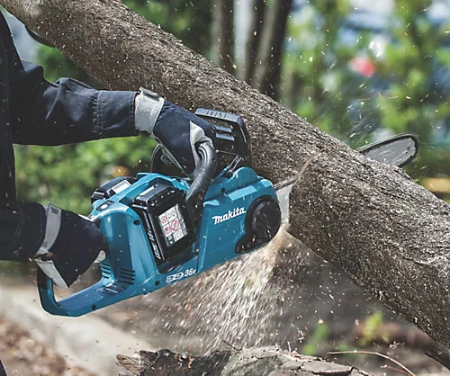Makita DUC353Z Twin 18v / 36v LXT Cordless 35cm Chainsaw Lithium Ion - Bare Unit 3 Makita DUC353Z Twin 18v / 36v LXT Cordless 35cm Chainsaw Lithium Ion - Bare Unit - Image 3