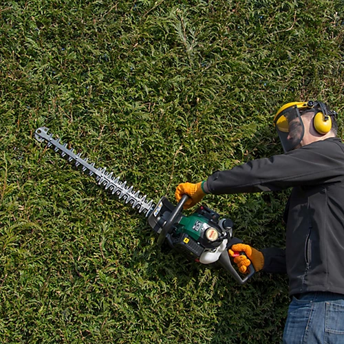 Webb WEHC600 58cm (23") Double Sided Petrol Hedge Trimmer 2 Webb WEHC600 58cm (23") Double Sided Petrol Hedge Trimmer - Image 2