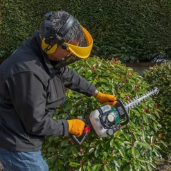 Webb WEHC600 58cm (23") Double Sided Petrol Hedge Trimmer 7 Webb WEHC600 58cm (23") Double Sided Petrol Hedge Trimmer -Cheap Grow And Trim Store webb wehc600 58cm 23 double sided petrol hedge trimmer5055661905220 04c MP