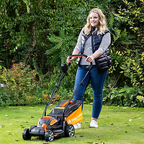 Yard Force 20V 33cm Cordless Lawnmower With 4.0Ah Lithium-Ion Battery & Quick Charger - LM C33 - CR20 Range 4 Yard Force 20V 33cm Cordless Lawnmower With 4.0Ah Lithium-Ion Battery & Quick Charger - LM C33 - CR20 Range - Image 4
