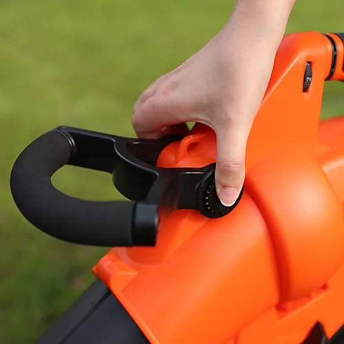 Yard Force 3-in-1 3000W Electric Corded Blower Vac And Mulcher With 35L Collection Bag And 100-300 Km/h Air Speed - EB U30 4 Yard Force 3-in-1 3000W Electric Corded Blower Vac And Mulcher With 35L Collection Bag And 100-300 Km/h Air Speed - EB U30 - Image 4